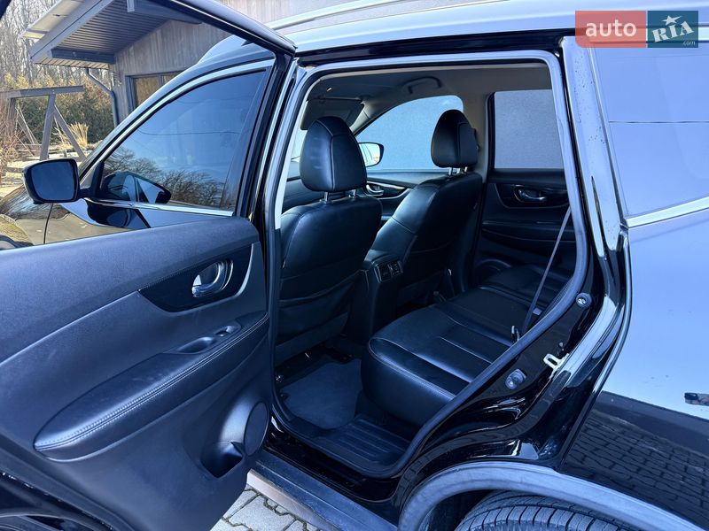 Внедорожник / Кроссовер Nissan Rogue 2017 в Львове