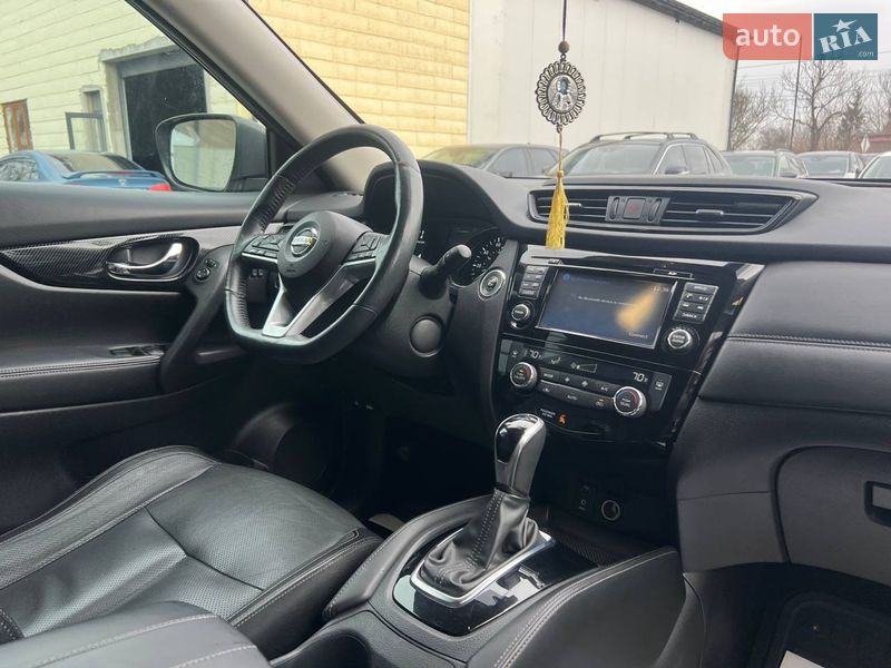 Внедорожник / Кроссовер Nissan Rogue 2017 в Ивано-Франковске