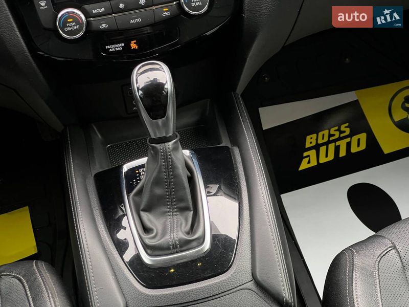 Внедорожник / Кроссовер Nissan Rogue 2017 в Ивано-Франковске