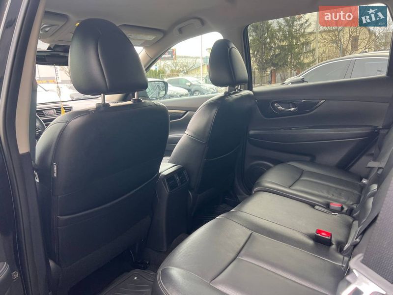 Внедорожник / Кроссовер Nissan Rogue 2017 в Ивано-Франковске