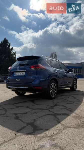 Внедорожник / Кроссовер Nissan Rogue 2017 в Кропивницком