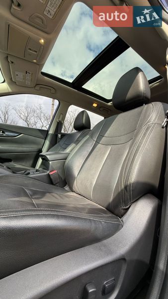 Внедорожник / Кроссовер Nissan Rogue 2017 в Кропивницком