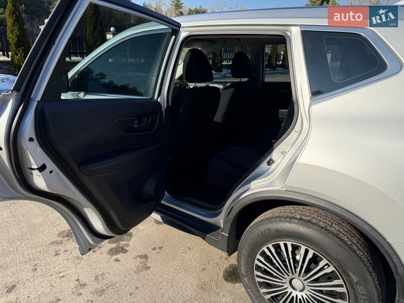 Внедорожник / Кроссовер Nissan Rogue 2019 в Киеве