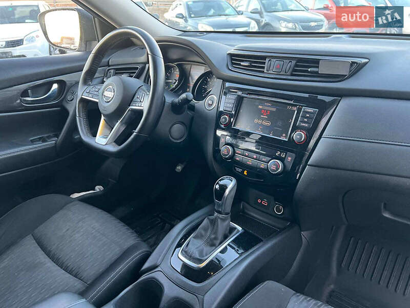 Позашляховик / Кросовер Nissan Rogue 2018 в Львові