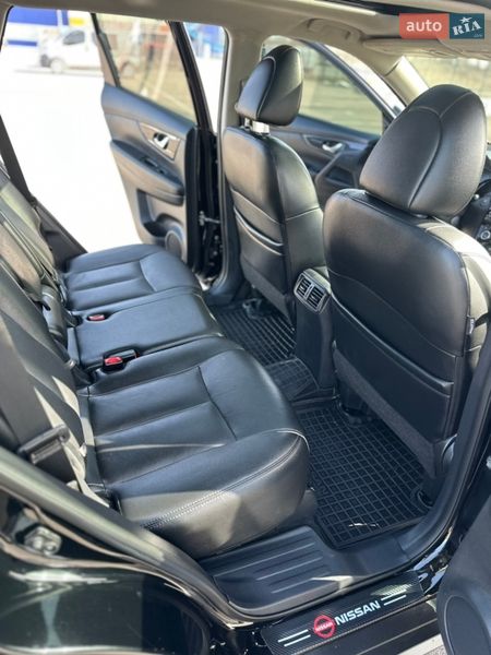 Внедорожник / Кроссовер Nissan Rogue 2017 в Ровно