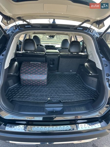 Внедорожник / Кроссовер Nissan Rogue 2017 в Ровно