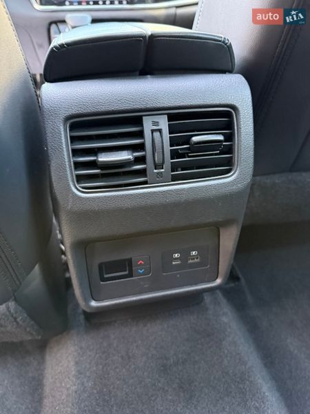 Внедорожник / Кроссовер Nissan Rogue 2023 в Тернополе