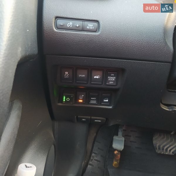 Внедорожник / Кроссовер Nissan Rogue 2014 в Львове