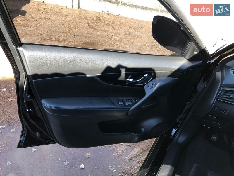 Внедорожник / Кроссовер Nissan Rogue 2017 в Ирпене