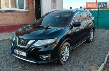 Позашляховик / Кросовер Nissan Rogue 2017 в Новомиргороді