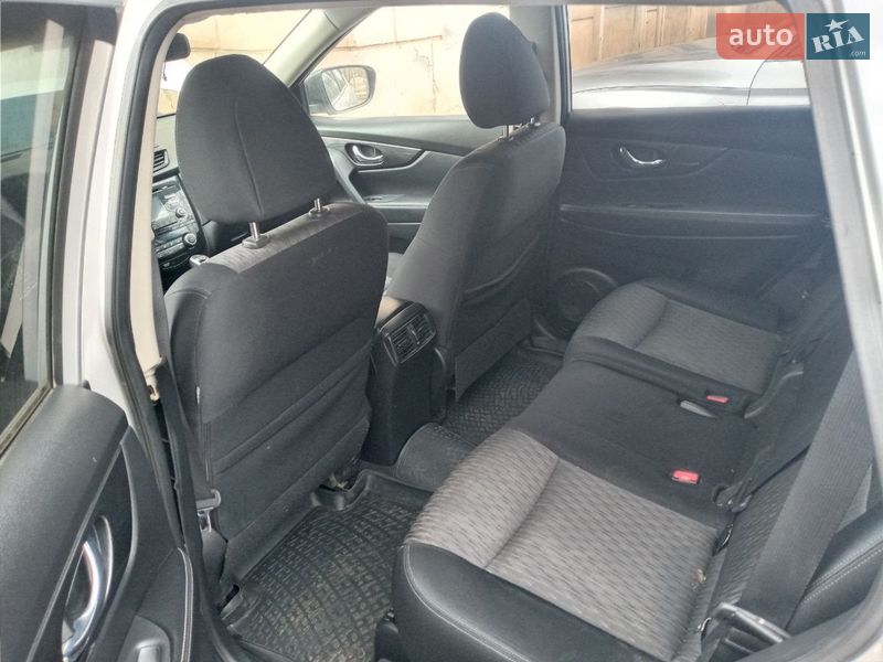 Внедорожник / Кроссовер Nissan Rogue 2017 в Кривом Роге