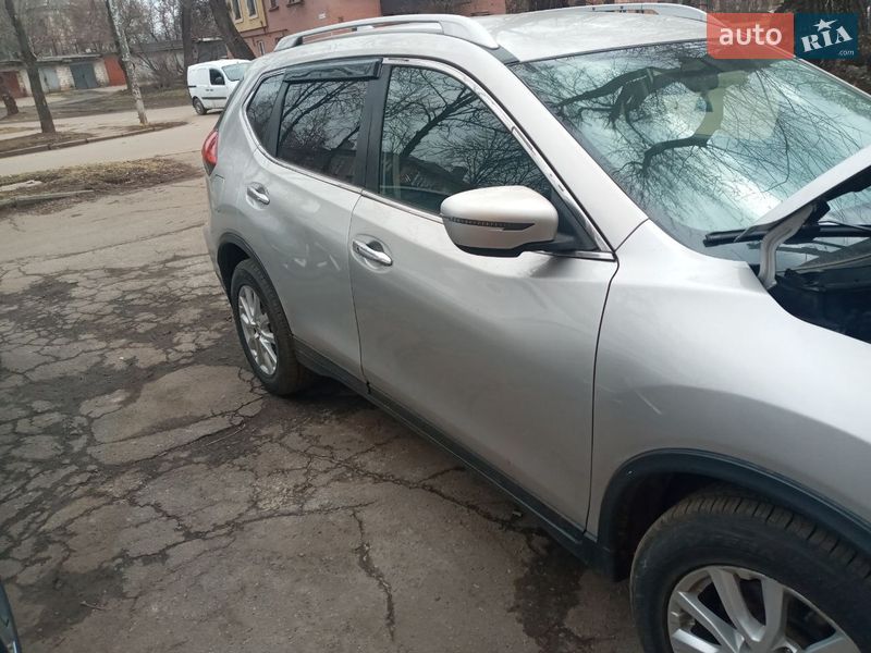 Внедорожник / Кроссовер Nissan Rogue 2017 в Кривом Роге