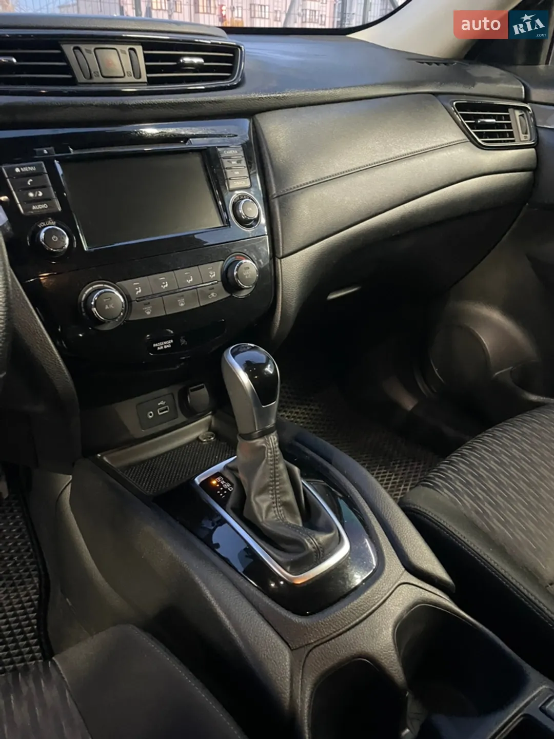 2019 Nissan Rogue - мініатюра 17
