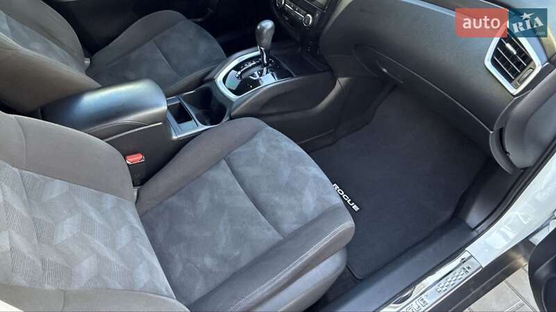 Внедорожник / Кроссовер Nissan Rogue 2016 в Днепре