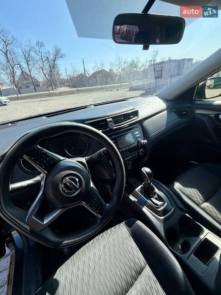 Внедорожник / Кроссовер Nissan Rogue 2017 в Кельменцах