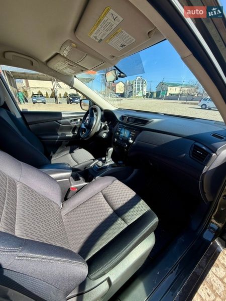 Внедорожник / Кроссовер Nissan Rogue 2017 в Кельменцах