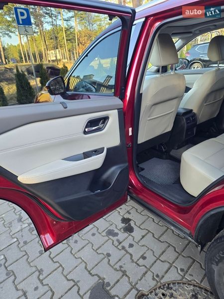 Позашляховик / Кросовер Nissan Rogue 2020 в Маневичах