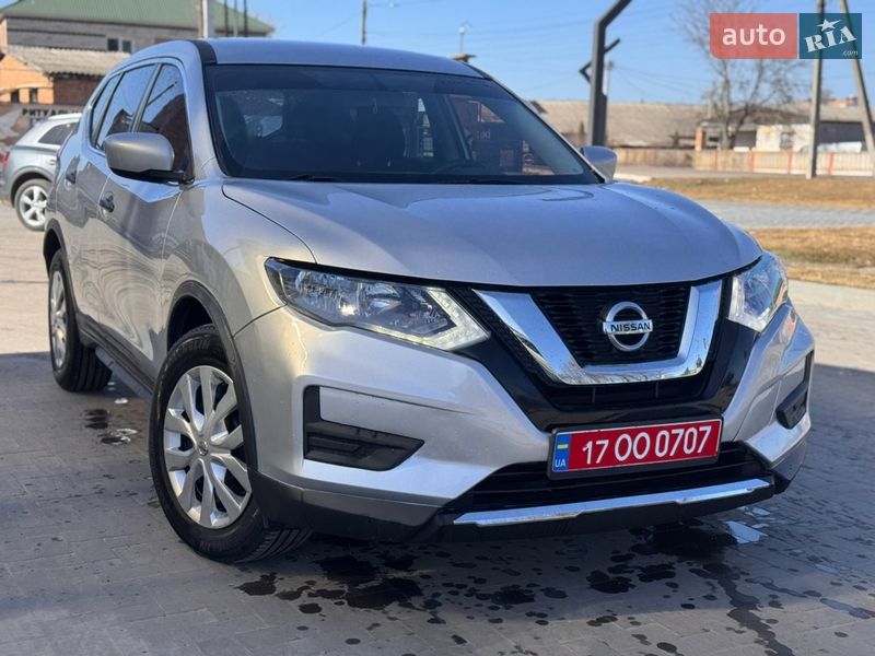Внедорожник / Кроссовер Nissan Rogue 2017 в Лубнах