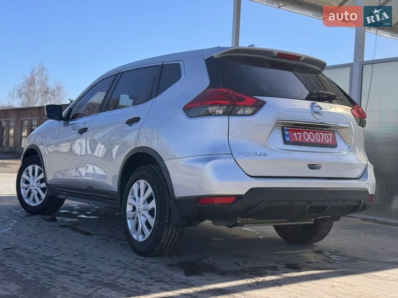 Внедорожник / Кроссовер Nissan Rogue 2017 в Лубнах