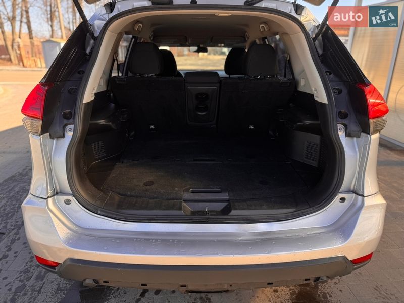 Внедорожник / Кроссовер Nissan Rogue 2017 в Лубнах