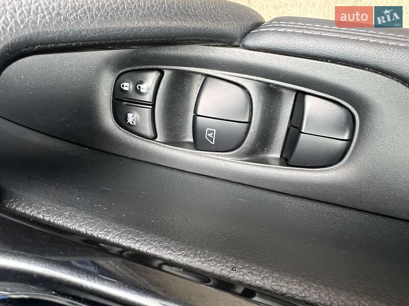 Позашляховик / Кросовер Nissan Rogue 2019 в Києві