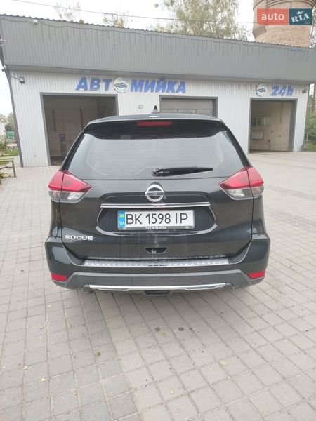 Внедорожник / Кроссовер Nissan Rogue 2017 в Сарнах