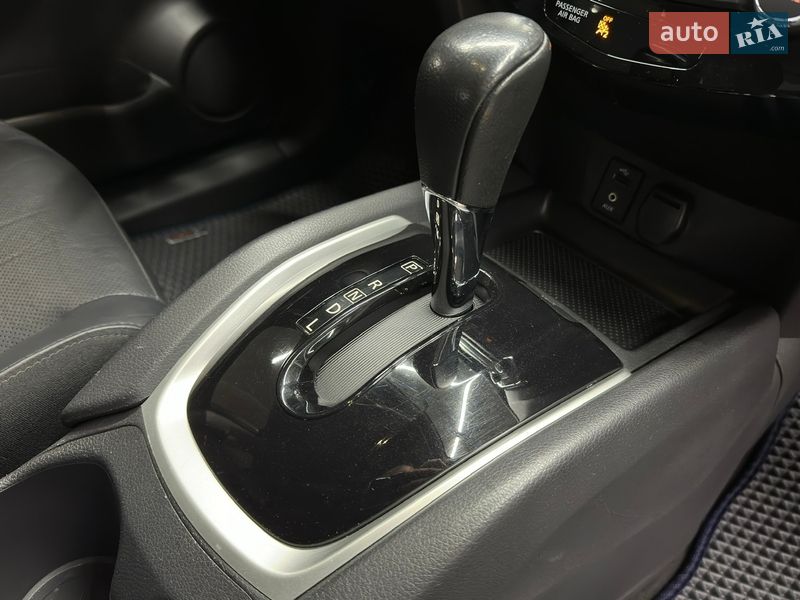 Позашляховик / Кросовер Nissan Rogue 2015 в Харкові