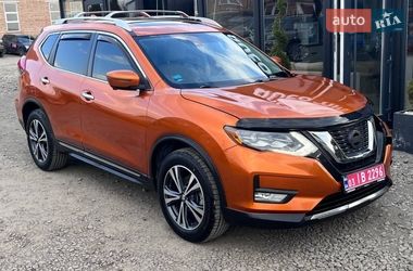 Внедорожник / Кроссовер Nissan Rogue 2017 в Луцке