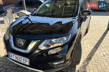 Позашляховик / Кросовер Nissan Rogue 2017 в Міжгір'ї