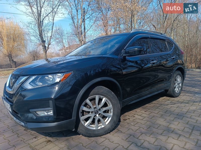 Внедорожник / Кроссовер Nissan Rogue 2017 в Миргороде