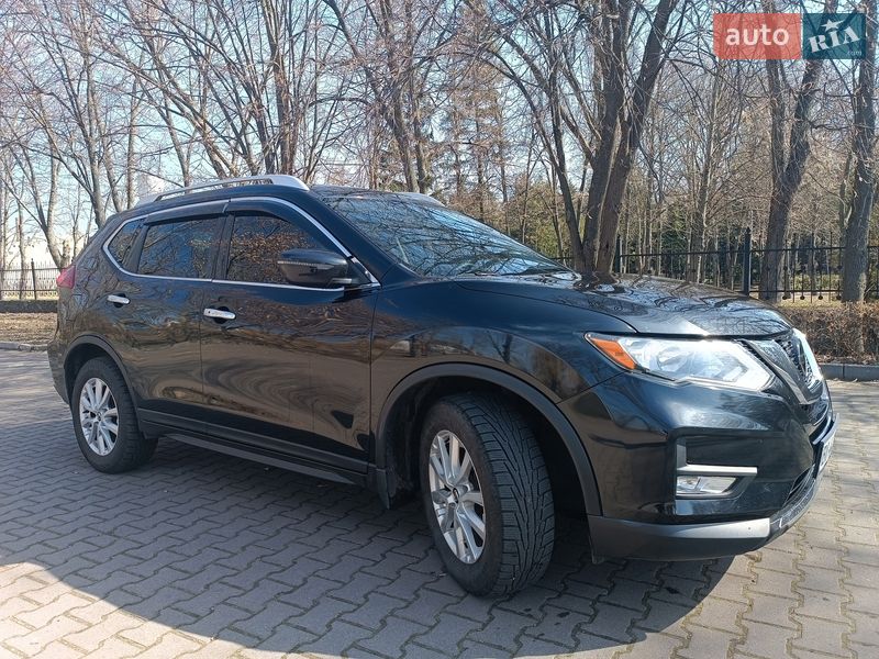Внедорожник / Кроссовер Nissan Rogue 2017 в Миргороде