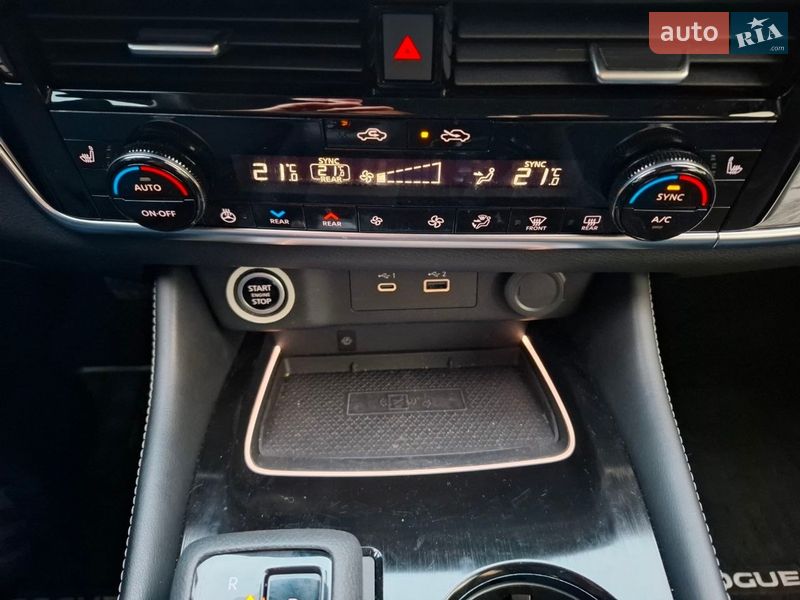 Внедорожник / Кроссовер Nissan Rogue 2023 в Киеве