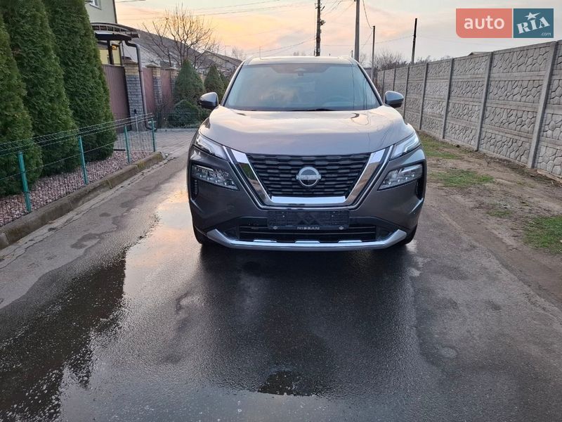 Внедорожник / Кроссовер Nissan Rogue 2023 в Киеве