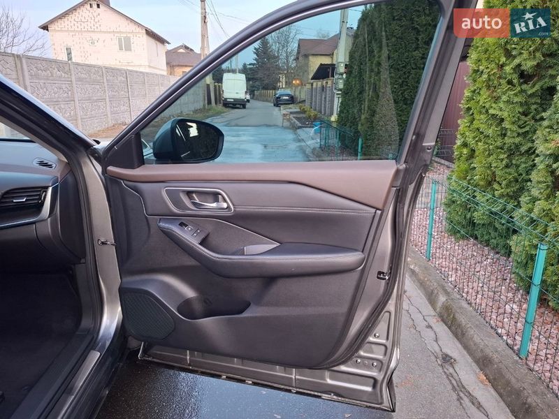 Внедорожник / Кроссовер Nissan Rogue 2023 в Киеве