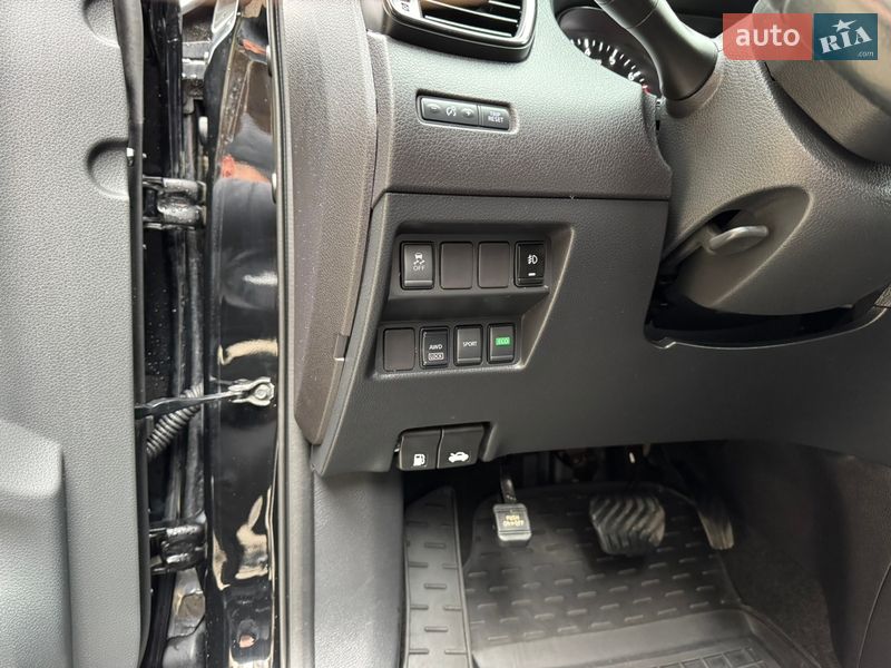 Внедорожник / Кроссовер Nissan Rogue 2016 в Харькове