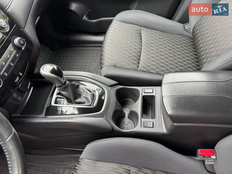 Внедорожник / Кроссовер Nissan Rogue 2016 в Харькове