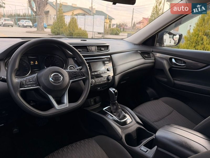 Позашляховик / Кросовер Nissan Rogue 2017 в Львові