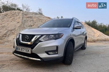 Внедорожник / Кроссовер Nissan Rogue 2017 в Львове