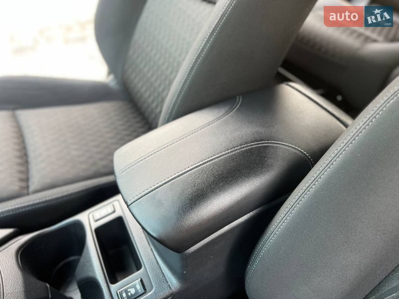 Внедорожник / Кроссовер Nissan Rogue 2017 в Хмельницком