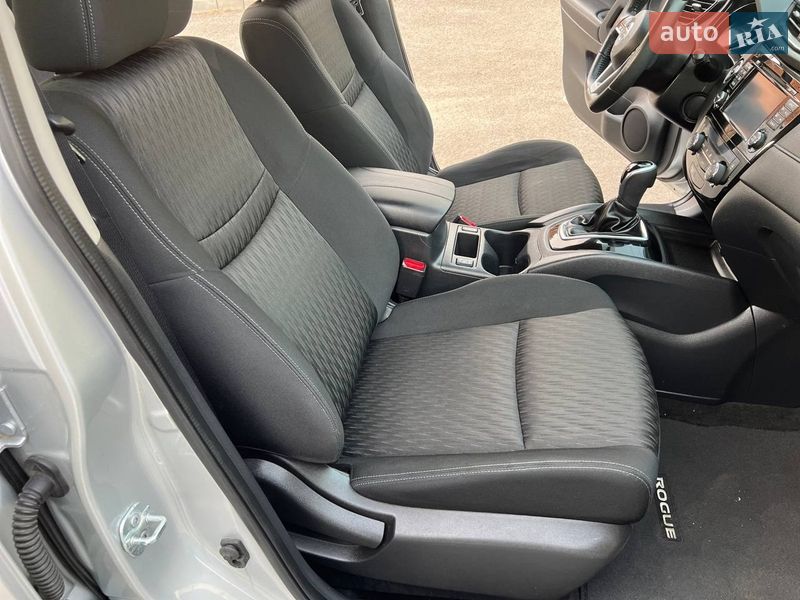 Внедорожник / Кроссовер Nissan Rogue 2017 в Хмельницком