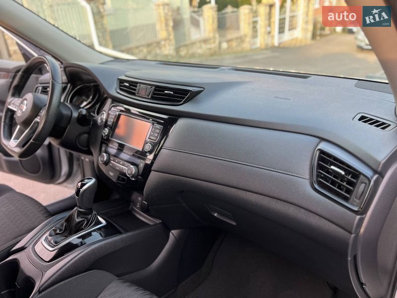 Внедорожник / Кроссовер Nissan Rogue 2017 в Хмельницком