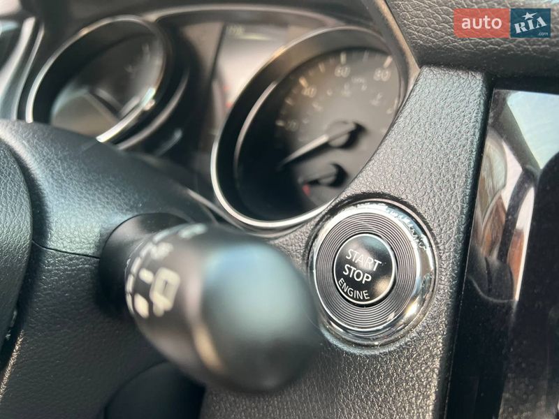 Внедорожник / Кроссовер Nissan Rogue 2017 в Хмельницком