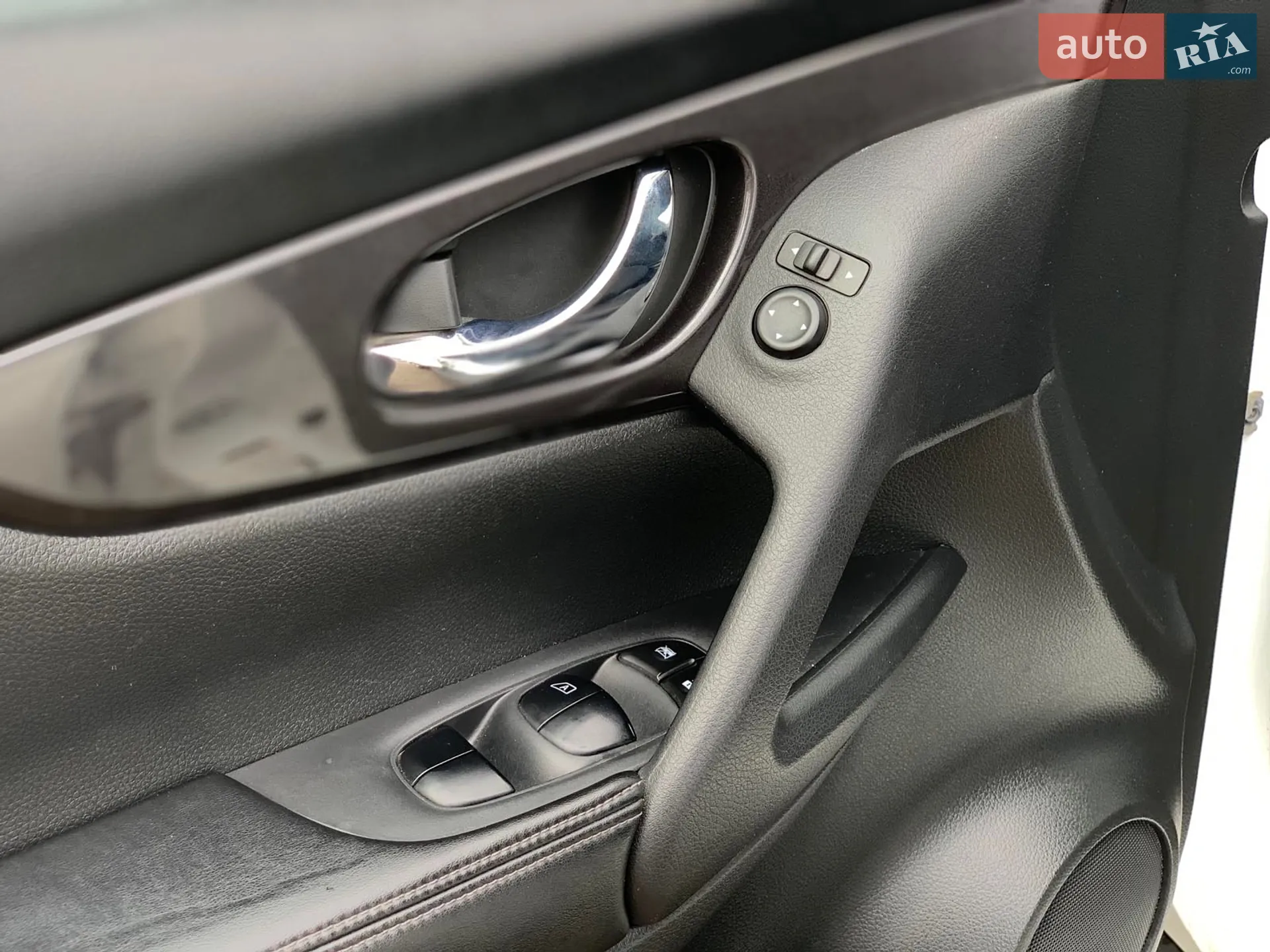 2018 Nissan Rogue - мініатюра 16