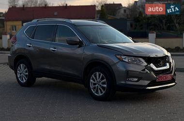 Позашляховик / Кросовер Nissan Rogue 2017 в Львові
