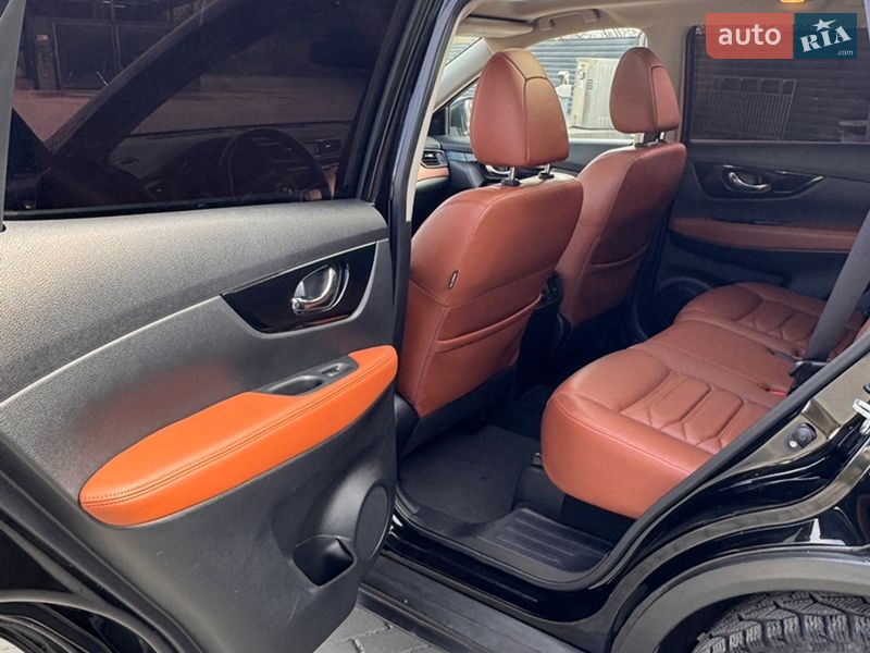 Позашляховик / Кросовер Nissan Rogue 2017 в Івано-Франківську