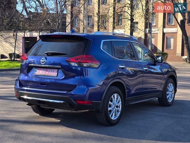 Позашляховик / Кросовер Nissan Rogue 2017 в Кам'янському
