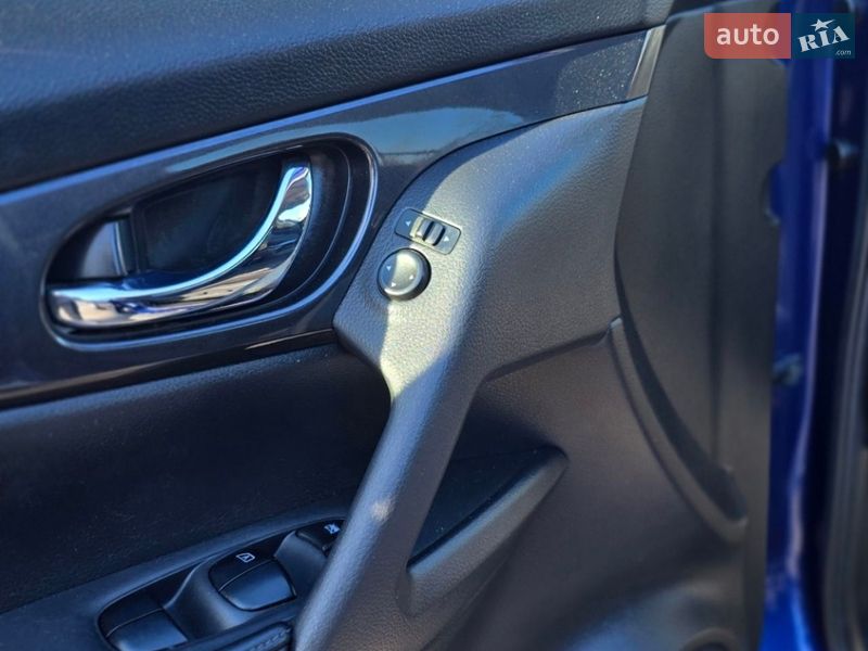 Позашляховик / Кросовер Nissan Rogue 2017 в Кам'янському