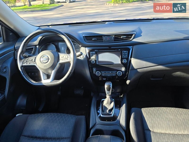 Позашляховик / Кросовер Nissan Rogue 2017 в Кам'янському