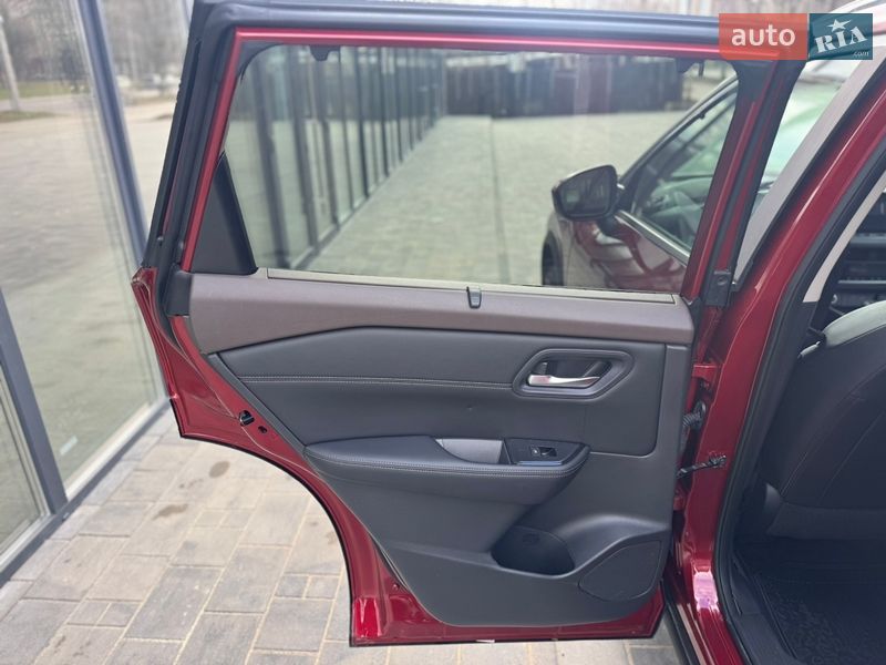 Внедорожник / Кроссовер Nissan Rogue 2023 в Ровно