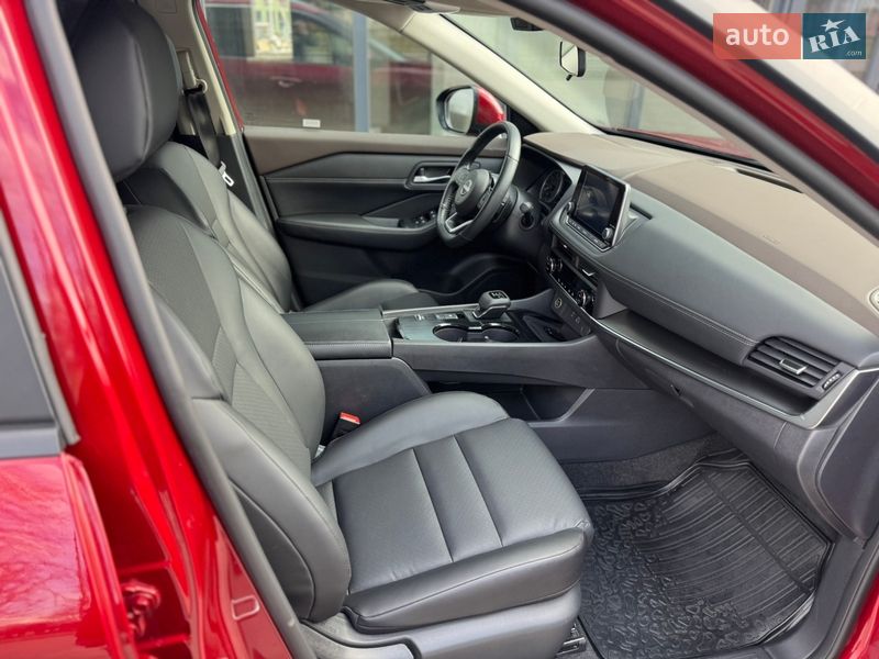 Внедорожник / Кроссовер Nissan Rogue 2023 в Ровно